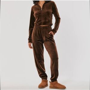 Love Poem velvety soft velour jogger set in chocolate rich brown Sz Med